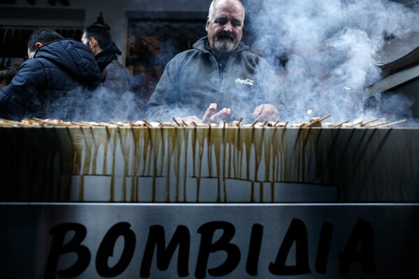 Τεράστιο street party με σουβλάκια, κρασί και όργανα στη Θεσσαλονίκη