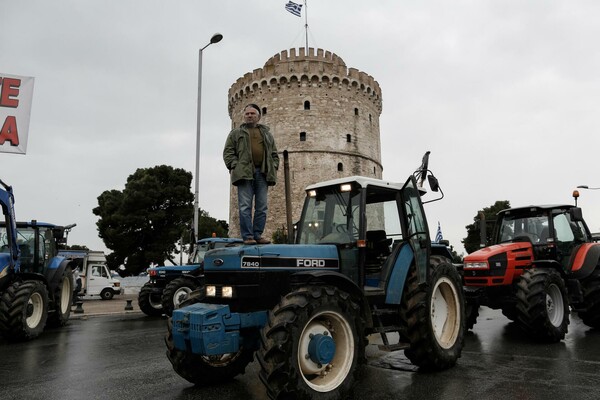 Εκατοντάδες τρακτέρ στο Λευκό Πύργο