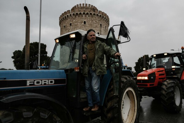 Εκατοντάδες τρακτέρ στο Λευκό Πύργο