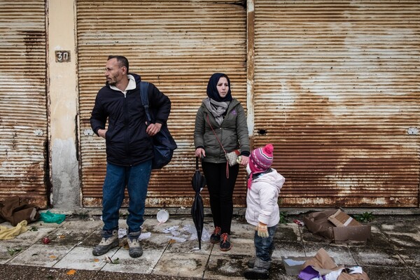 New York Times: Οι πρόσφυγες στην Αθήνα φοβούνται για τις αντιδράσεις