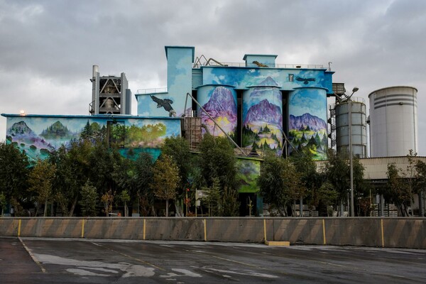 Μια ομάδα μεταμόρφωσε με graffiti το εργοστάσιο της τσιμεντοβιομηχανίας ΤΙΤΑΝ