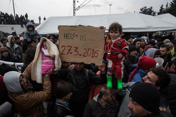 Κομισιόν: Τη Δευτέρα επαναπροωθούνται οι πρώτοι 500 μετανάστες στην Τουρκία