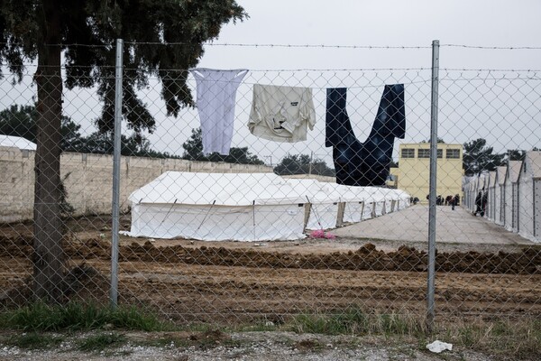 Ο 19χρονος Αλμουκχτάρ που φιλοξενείται στο στρατόπεδο Διαβατών Θεσσαλονίκης μιλά στο LIFO.gr