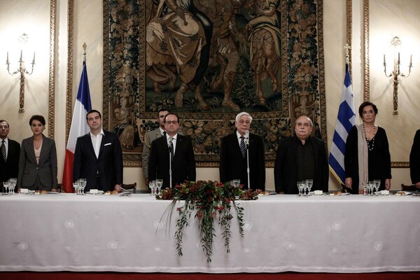 Μέσα στο επίσημο δείπνο για τον Ολάντ