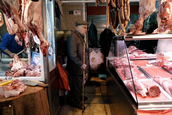 Κρεοπώλη της γειτονιάς και τηλεοπτικές εκπομπές "ψηφίζουν" στη μαγειρική οι Έλληνες