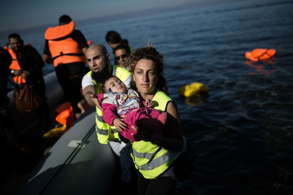 Γίνεται και φόρτιση κινητού 15 ευρώ, και νερό 5 ευρώ και Νόμπελ Ειρήνης;