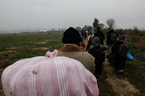 Περίπου 250 άτομα την ώρα διασχίζουν τα σύνορα στην Ειδομένη