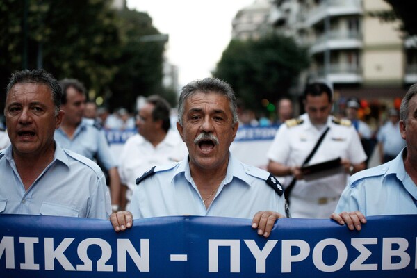 Στους δρόμους και οι ένστολοι κατά του ασφαλιστικού