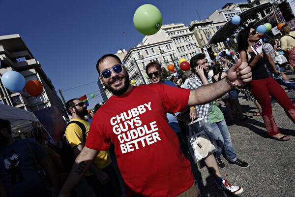 Υπερήφανη Αθήνα - Χιλιάδες άνθρωποι στο Pride της ελευθερίας, της αγάπης και της ισότητας