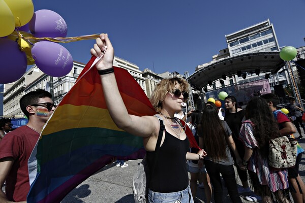 Υπερήφανη Αθήνα - Χιλιάδες άνθρωποι στο Pride της ελευθερίας, της αγάπης και της ισότητας