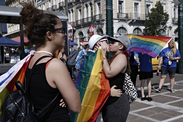 Υπερήφανη Αθήνα - Χιλιάδες άνθρωποι στο Pride της ελευθερίας, της αγάπης και της ισότητας