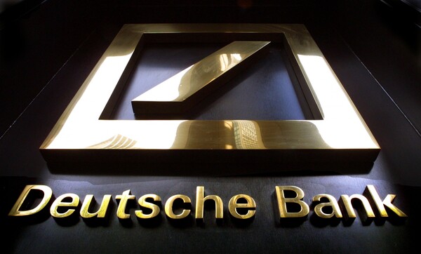 Ο οίκος Μοοdy's υποβάθμισε την Deutsche Bank