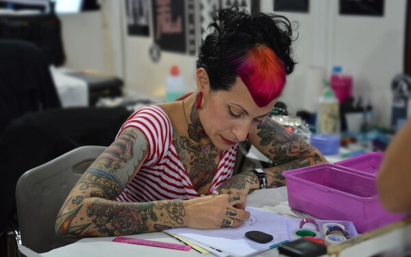 Η tattoo artist Βάσω μας μιλάει για τα Old School Tattoos