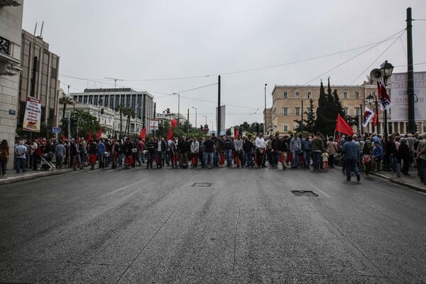 Στους δρόμους τα συνδικάτα - Κλειστό από διαδηλωτές το Σύνταγμα