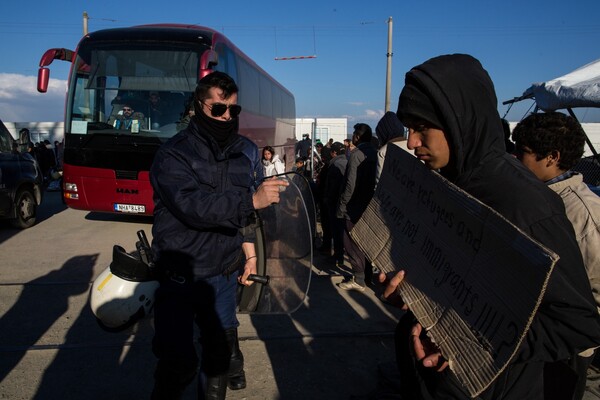 Ειδομένη: Δύο λεωφορεία αναχώρησαν το πρωί για τα κέντρα φιλοξενίας