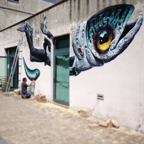 Ένας street artist που μιξάρει Καραβάτζιο, tattoos και video games