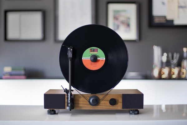 "Floating record" ή αλλιώς η κατακόρυφη εκδοχή του παλιού πικ-απ!