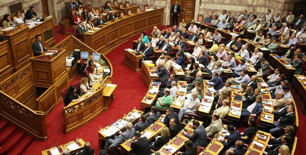 Ιατρικός Σύλλογος Aθηνών: Στο Πειθαρχικό όσοι βουλευτές-γιατροί ψηφίσουν το ασφαλιστικό