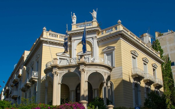 Βύρωνα Θεοδωρόπουλε, τι πραγματικά αξίζει στο Κολωνάκι;