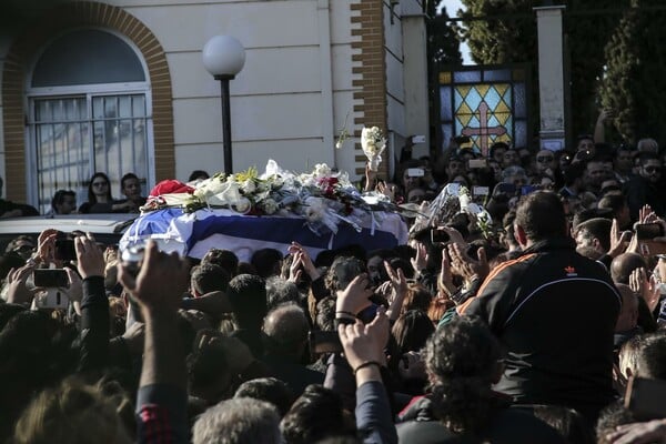 Διάσημοι, φίλοι, συγγενείς και χιλιάδες άνθρωποι ήταν εκεί, για τον Παντελή Παντελίδη