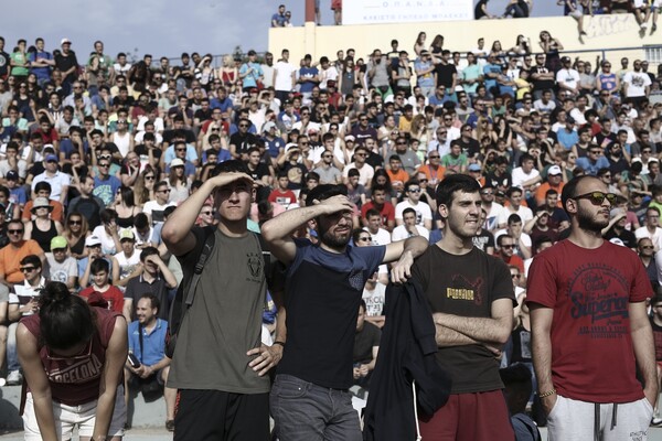 Κοσμοσυρροή στη Γκράβα χτες για το σόου των Αντετοκούνμπο