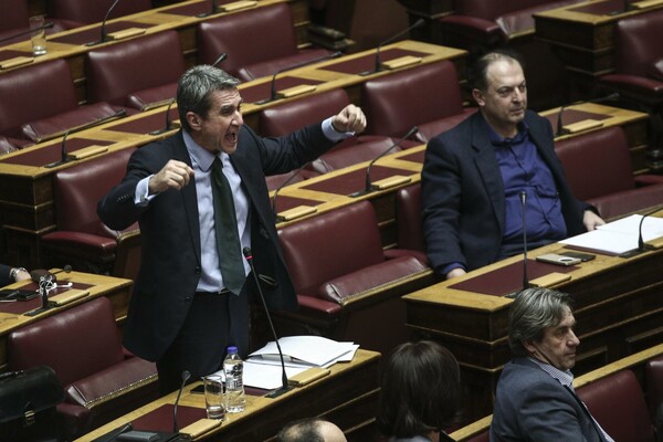 Σύγκρουση στη Βουλή για τα κανάλια - Πυρά από την αντιπολίτευση σε Παππά και Τσίπρα για την τροπολογία