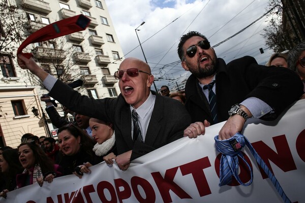 Μαζική η συμμετοχή στην πιο καλοντυμένη πορεία που έγινε ποτέ