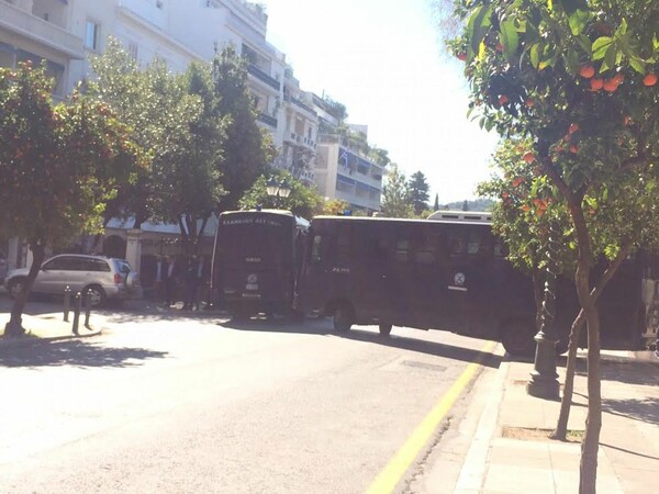 Δρακόντεια μέτρα ασφαλείας στην Ηρώδου Αττικού - Εξονυχιστικός έλεγχος στους αγρότες για να περάσουν στο Μαξίμου