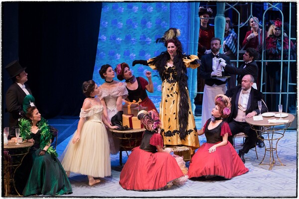 13 αποκλειστικές φωτογραφίες από τις τελικές πρόβες της όπερας Λα Μποέμ που ανεβάζει η Εθνική Λυρική Σκηνή
