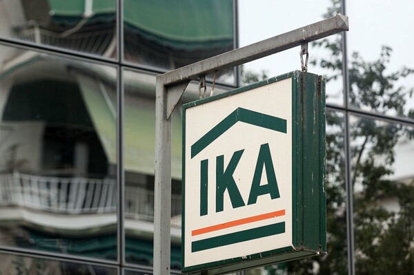 Λευκάδα: Μαινόμενος άντρας έσπασε τη τζαμαρία του ΙΚΑ και τραυμάτισε υπάλληλο