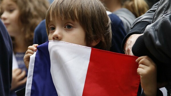 Να πώς ένα γαλλικό περιοδικό εξηγεί στα παιδιά αυτό που έγινε στο Παρίσι