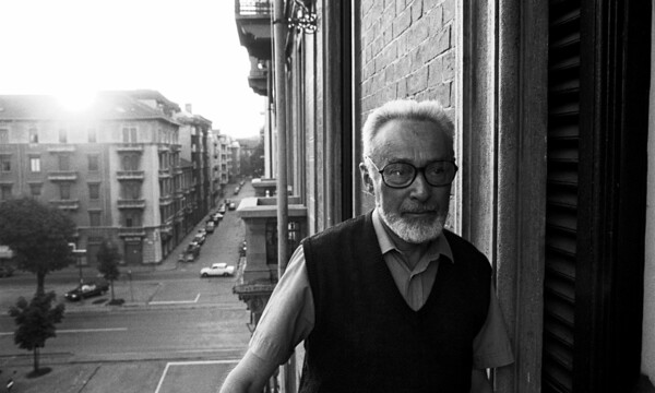 Το 1987 πεθαίνει στο Τορίνο ο Πρίμο Λέβι