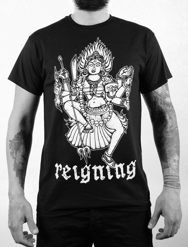 8 δημιουργοί των πιο ιδιαίτερων ελληνικών T-shirts παρουσιάζουν...