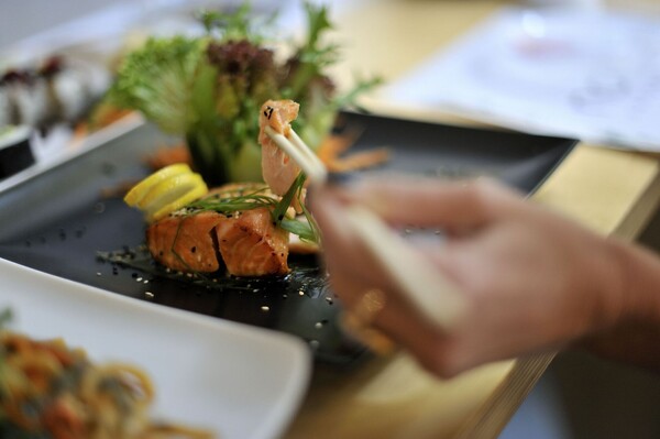 Στο «Nakama» στην οδό Μασσαλίας με δέκα ευρώ τρως πραγματικά καθαρό και γευστικό σούσι