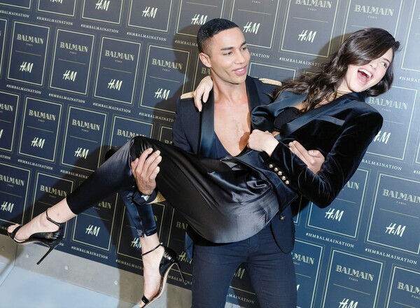 Λίγο πριν την πρεμιέρα των Balmain x H&M, ο δαιμόνιος Olivier Rousteing μιλά στο LIFO.gr