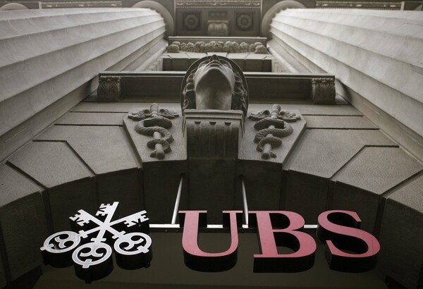 Έφοδος εισαγγελέων στη UBS έβγαλε 200 "λαβράκια" με μεγάλες καταθέσεις