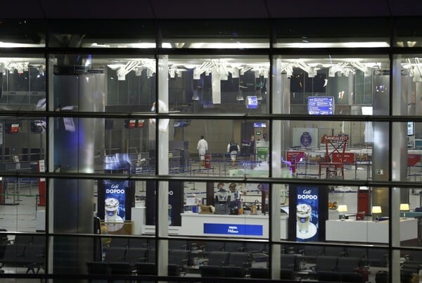 12 φωτογραφίες από την τρομοκρατική επίθεση στο αεροδρόμιο Ατατούρκ της Κωνσταντινούπολης