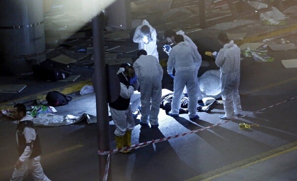 12 φωτογραφίες από την τρομοκρατική επίθεση στο αεροδρόμιο Ατατούρκ της Κωνσταντινούπολης