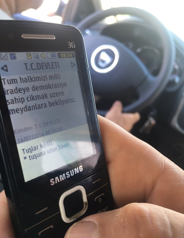 Τούρκοι πολίτες καλούνται σε φιλοκυβερνητική διαδήλωση μεσω SMS