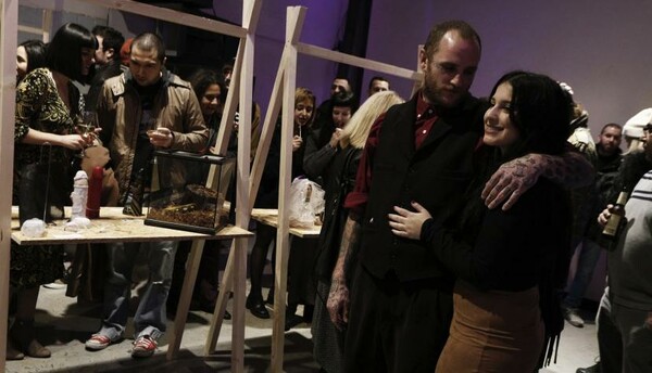 31 φωτογραφίες απ' την αθηναϊκή έκθεση με τους ζωγραφισμένους φαλλούς