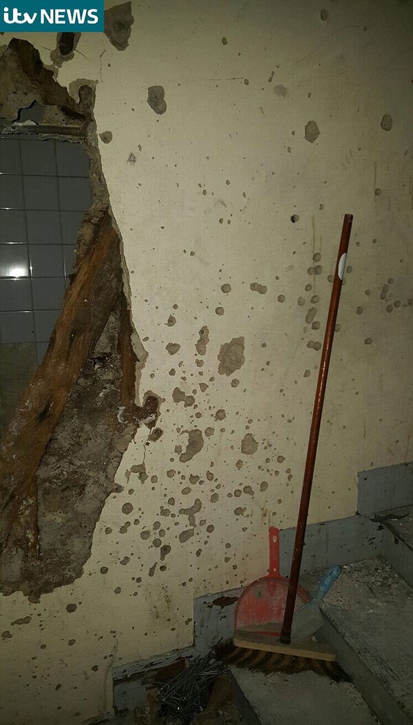 Αίμα, τοίχοι «γαζωμένοι» από σφαίρες και συντρίμμια μέσα στο κρησφύγετο των τζιχαντιστών στο Σεντ Ντενί