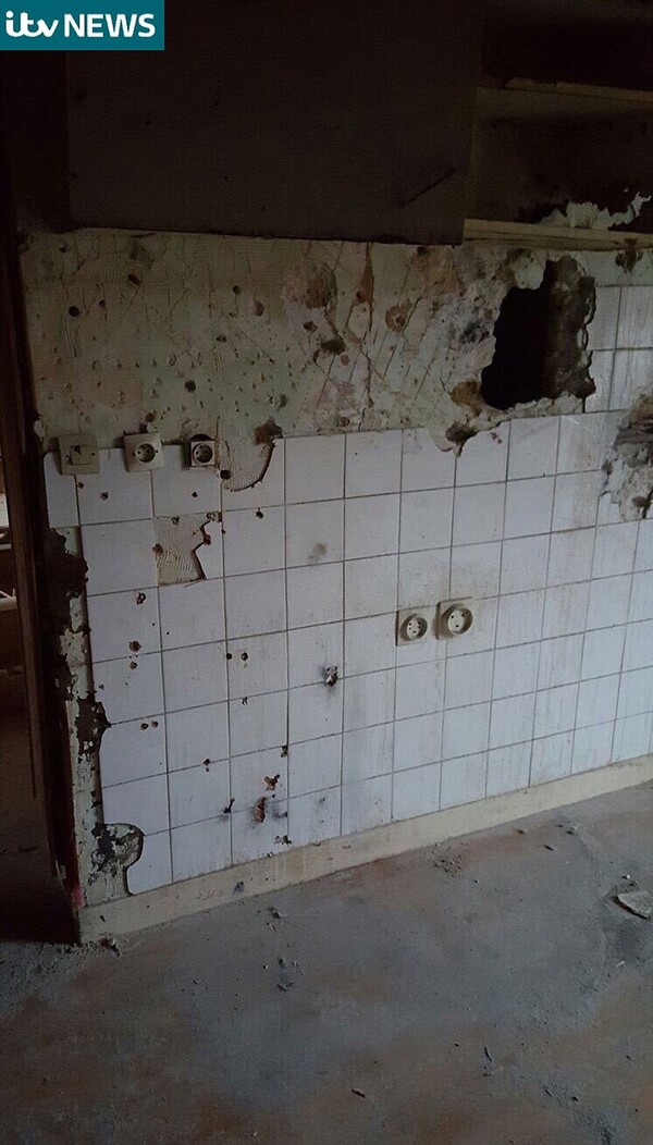 Αίμα, τοίχοι «γαζωμένοι» από σφαίρες και συντρίμμια μέσα στο κρησφύγετο των τζιχαντιστών στο Σεντ Ντενί