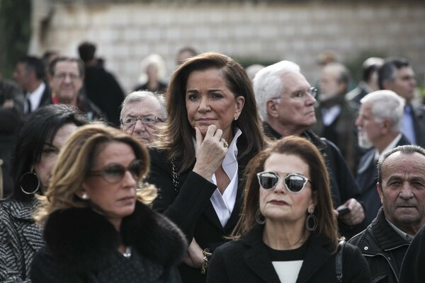 Ντόρα Μπακογιάννη: Θέλω να πάω στη συγκέντρωση και να φωνάξω με όλη τη δύναμη της φωνής μου "φύγετε" αλλά....