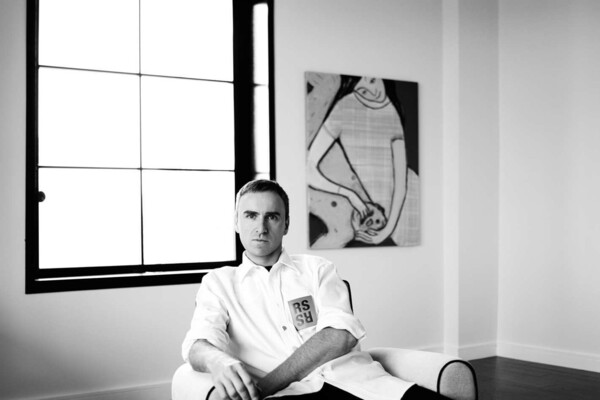 Ο Raf Simons μεγαλουργεί ως νέος σχεδιαστής του οίκου Calvin Klein