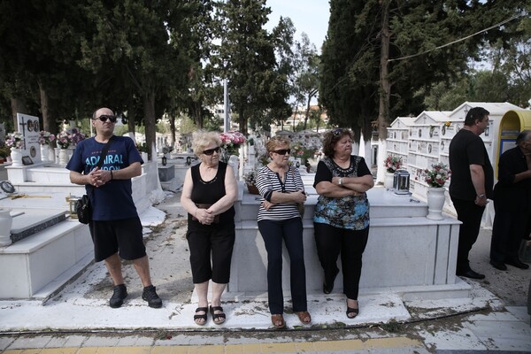 Ηθοποιοί και φίλοι είπαν το τελευταίο «αντίο» στον Ανδρέα Μπάρκουλη