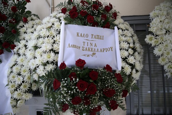Ηθοποιοί και φίλοι είπαν το τελευταίο «αντίο» στον Ανδρέα Μπάρκουλη