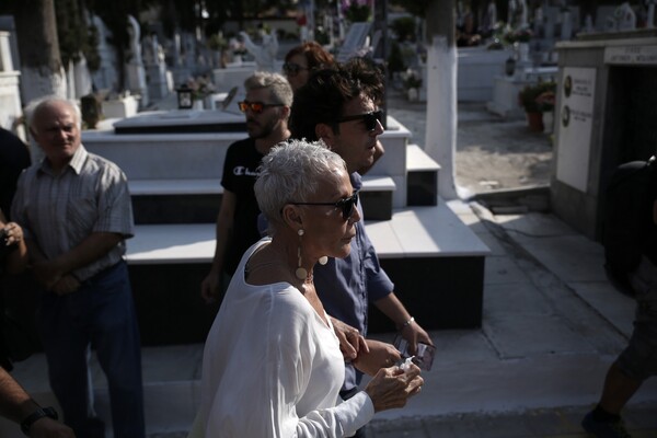 Ηθοποιοί και φίλοι είπαν το τελευταίο «αντίο» στον Ανδρέα Μπάρκουλη