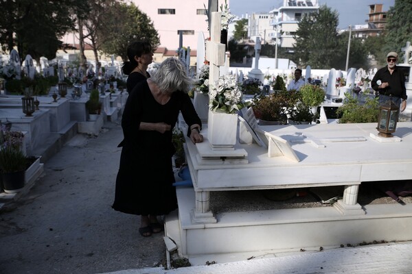 Ηθοποιοί και φίλοι είπαν το τελευταίο «αντίο» στον Ανδρέα Μπάρκουλη