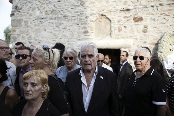Ηθοποιοί και φίλοι είπαν το τελευταίο «αντίο» στον Ανδρέα Μπάρκουλη