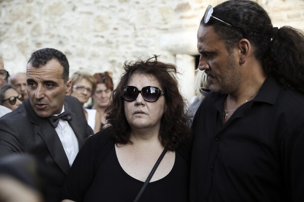 Ηθοποιοί και φίλοι είπαν το τελευταίο «αντίο» στον Ανδρέα Μπάρκουλη